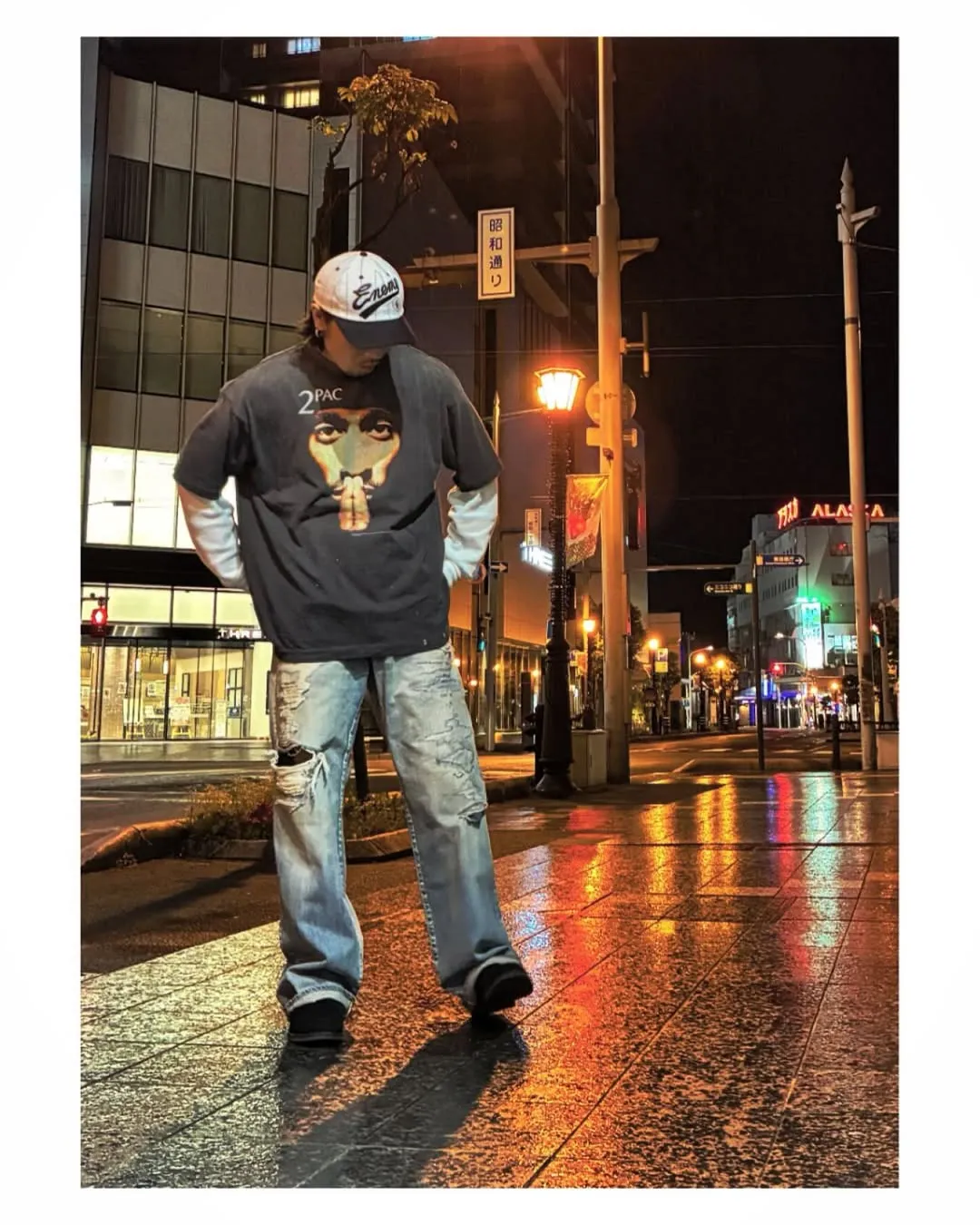 SAINT Mxxxxxx × 2PAC 2PC_SS TEE/2PAC/BLK 2PAC co-branded model 2PAC character TEE washed black S-XL A blockbuster co-branded project by the legendary hip-hop artist 2PAC The printing part refers to the iconic graphics on the cover of 2PAC's albums "R U Still Down" and "Shakur" The entire garment is rewashed and distressed/holes processed Printing cracked effect The ceiling of New Vintage 2PAC powder is a must-have